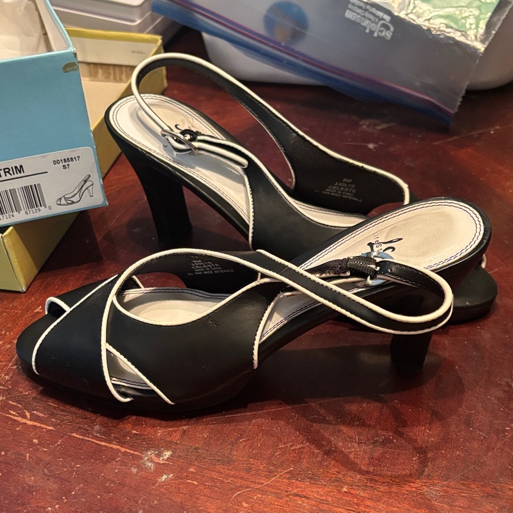 LifeStride Black and White Women's Heels Gently Used Size 8